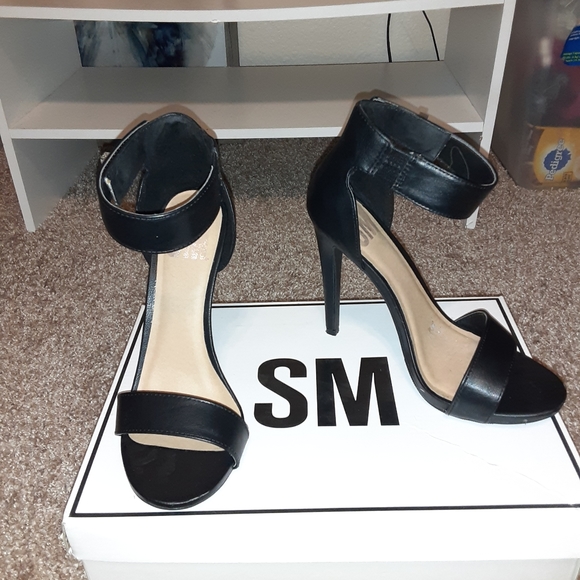 Classic black heels - Picture 4 of 6